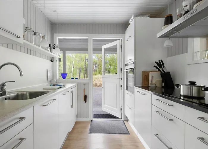 1609-aakirkeby-aspesgardsskoven-25 * Vester Somarken